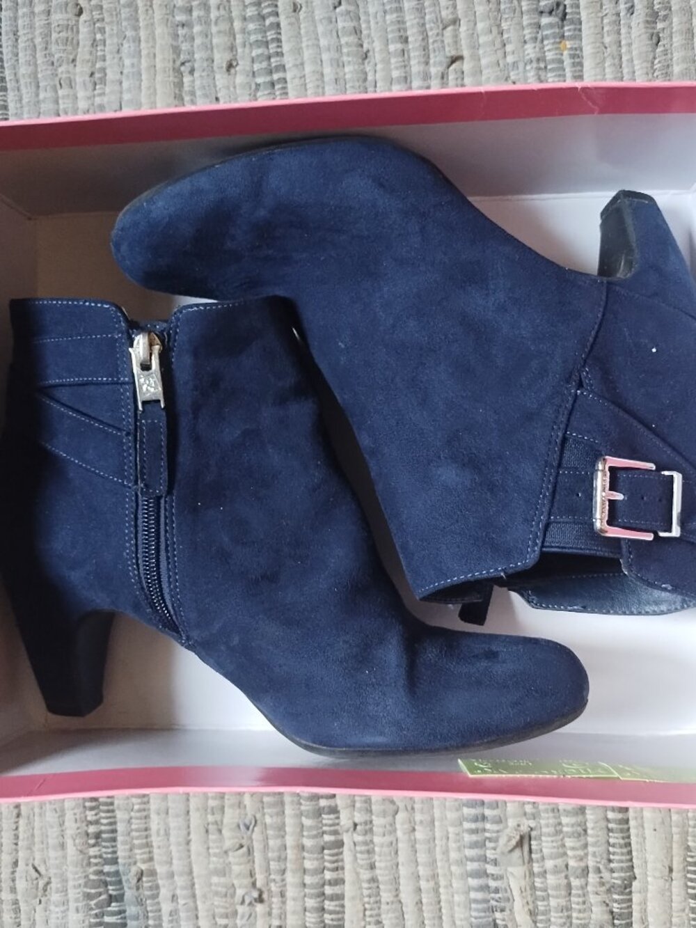 2016 Sam & Libby Suede ankle books with silver clip size 8.5